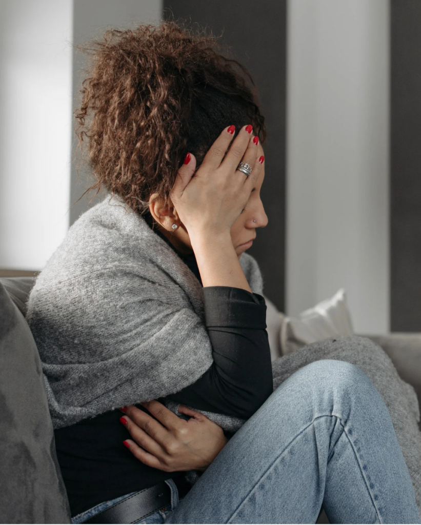 Femme souffrant d’anxiété et de stress, accompagnement en sophrologie à Bron